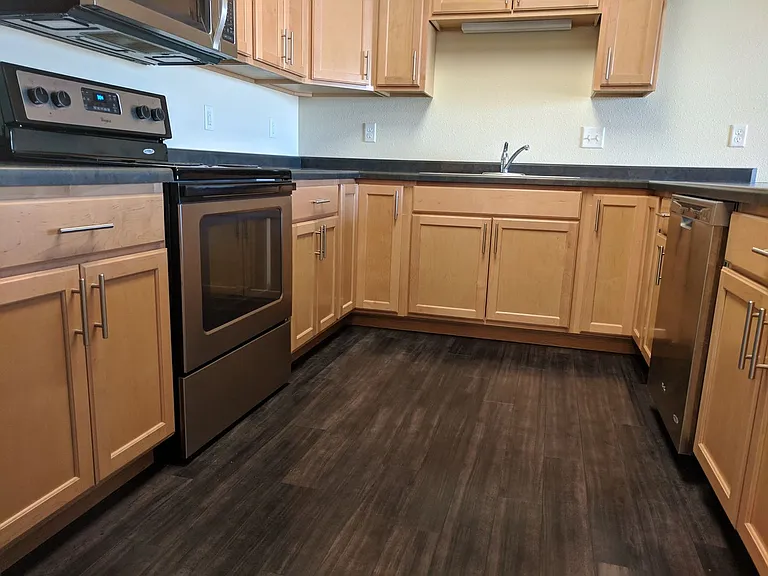 West Lake II Apartments — Photo 32