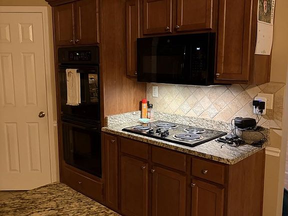5th image of 70 Lewis Fairway Cir