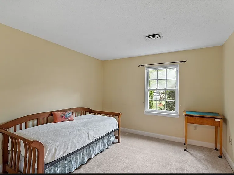 650 Brookside Dr #D — Photo 19