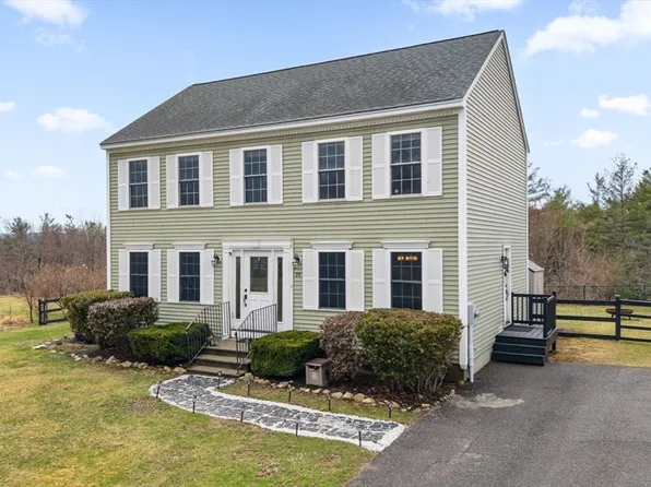 95 Victoria Ln, Fitchburg, MA 01420