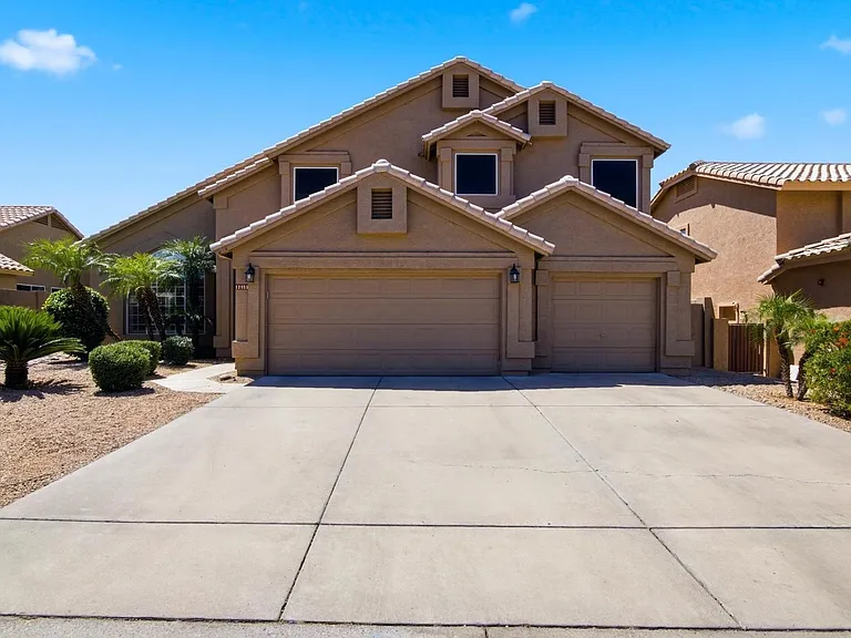 12955 E Mercer Ln — Photo 2