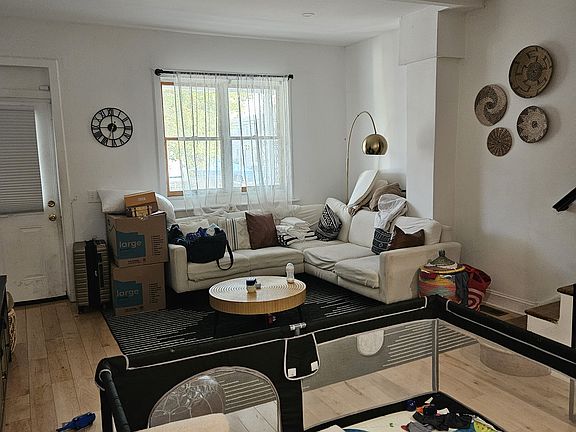 4th image of 5759 Larchwood Ave