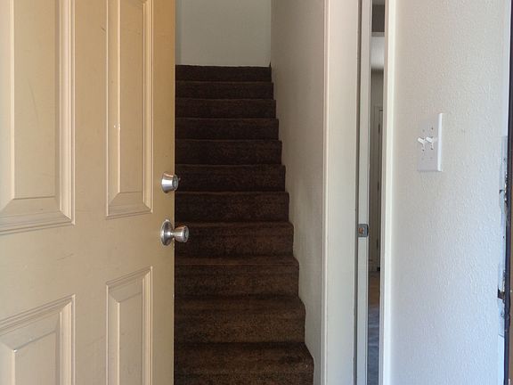 2nd image of 1596 4th St NE