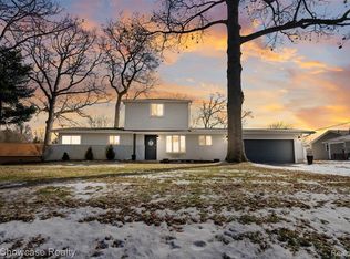 1405 Shankin Dr, Wolverine Lake, MI