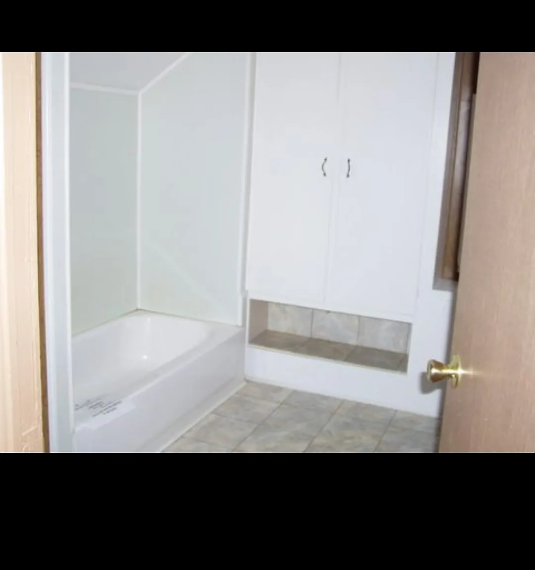 4 bed, 1.5 bath, $975 — Photo 4