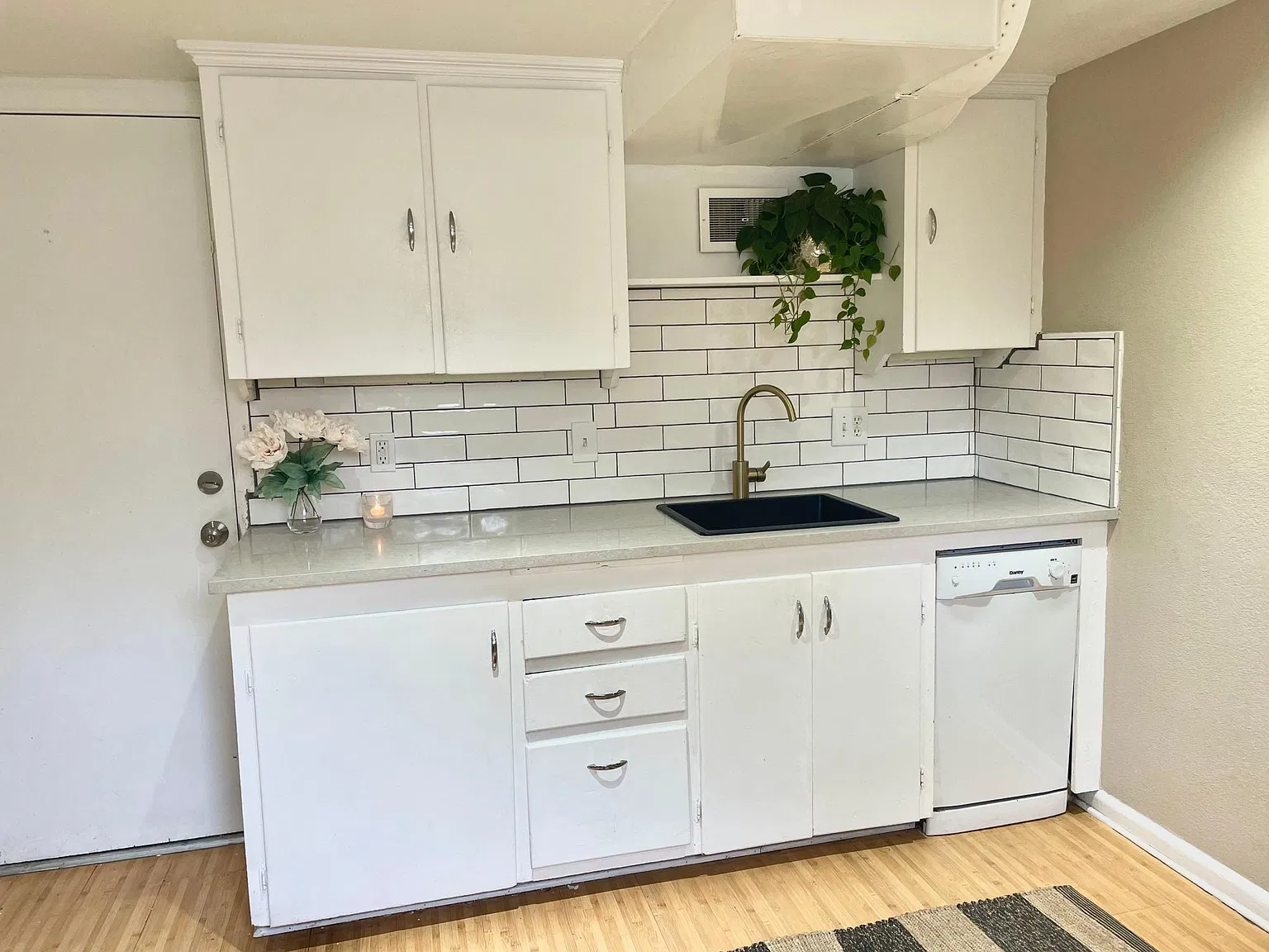 117 E Iliff Ave — Photo 2
