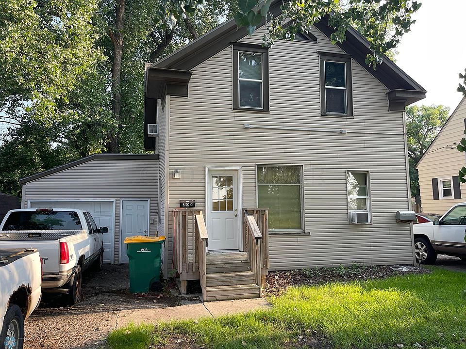 1st image of 205 1st Ave E