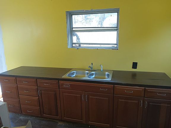 3rd image of 1005 Ambrose Ave