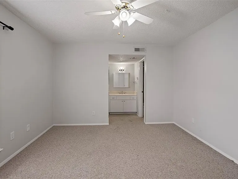 4020 Holland Ave #202 — Photo 25