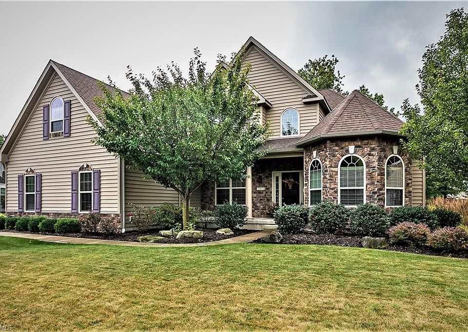 1st image of 32021 Gramercy Ln