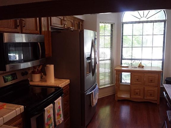 4th image of 971 E Foxhill Dr