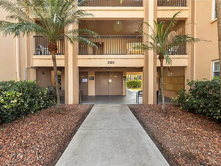 2525 W Bay Dr #C21 — Photo 4