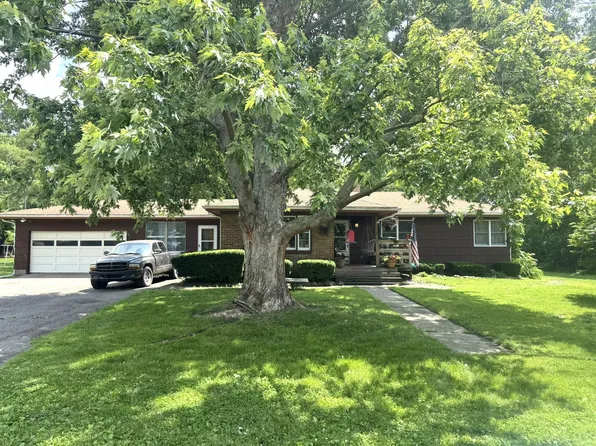 841 Carnation St SE, Demotte, IN 46310