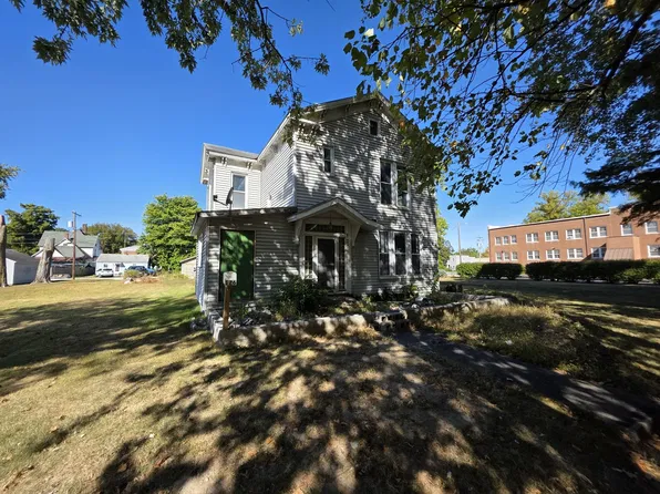 126 S Hickory St, Centralia, IL 62801