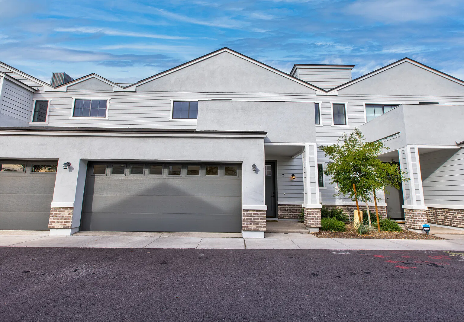 4 bed, 2.5 bath, 1921 sqft, $2,950 — Photo 3