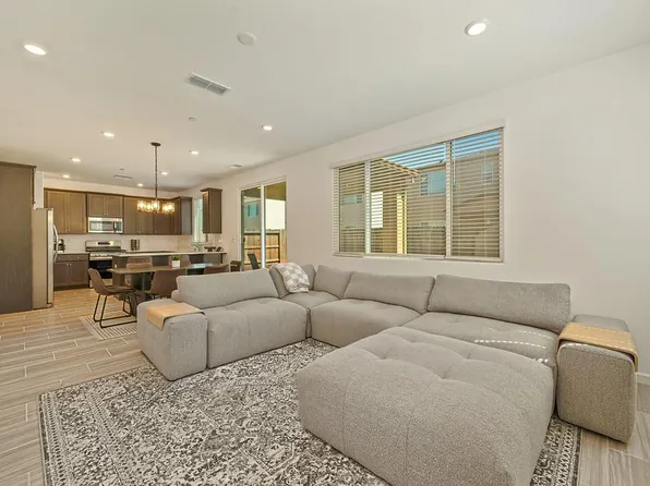 8858 Charrington Way, Sacramento, CA 95829