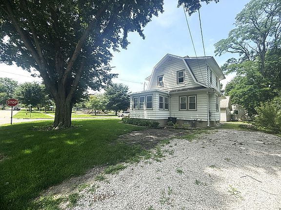 3rd image of 126 E Glover St