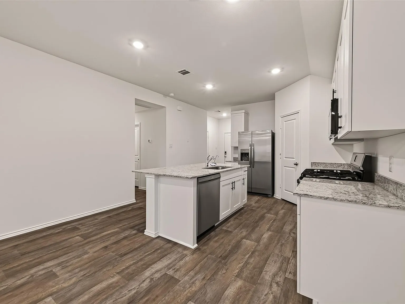 4 bed, 2.0 bath, 1544 sqft, $1,950 — Photo 4
