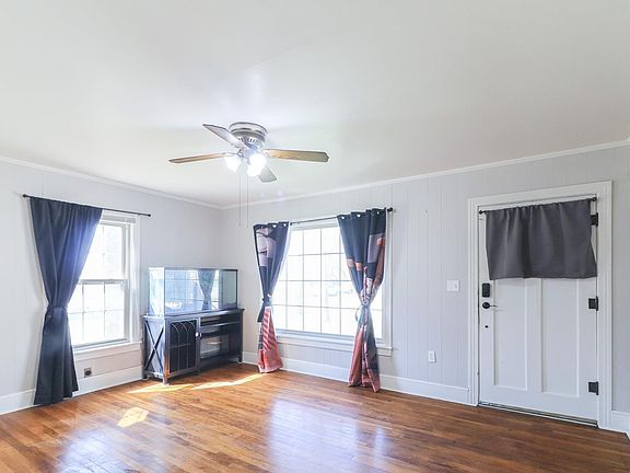 2nd image of 2104 Hampton Dr