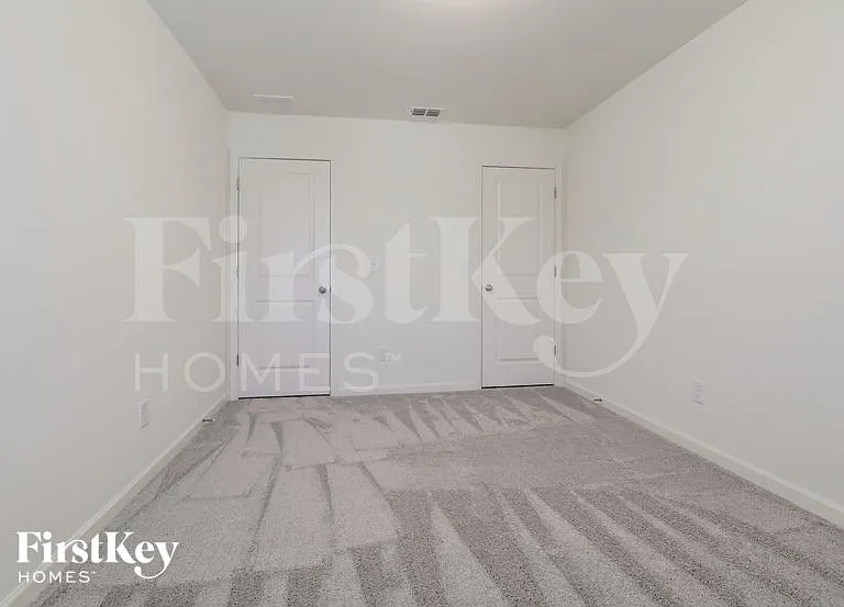 135 Knightsbridge Ln — Photo 13