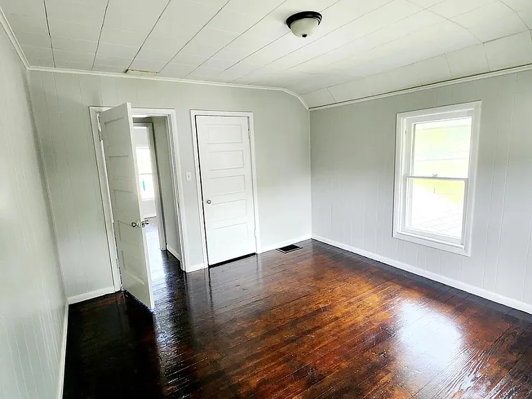 2370 Lagonda Ave — Photo 15
