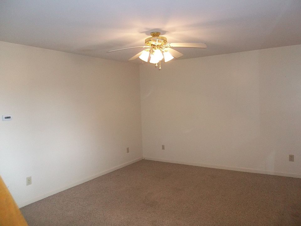 2nd image of 233 Ridgewood Dr