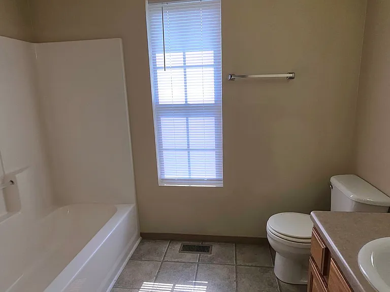 1049 S Missouri Ave — Photo 3