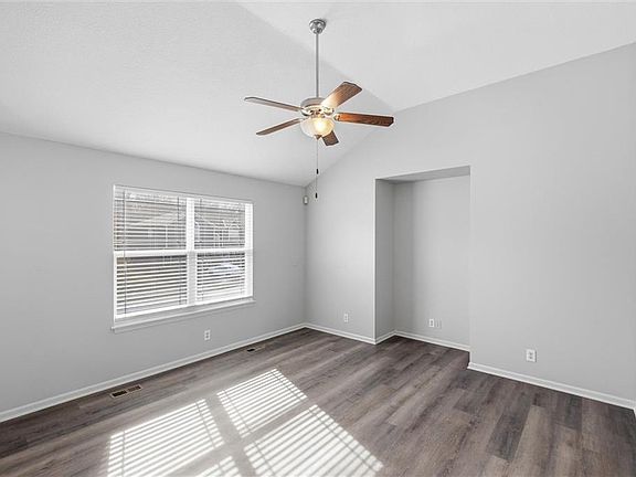 5th image of 406 Timbercreek Dr