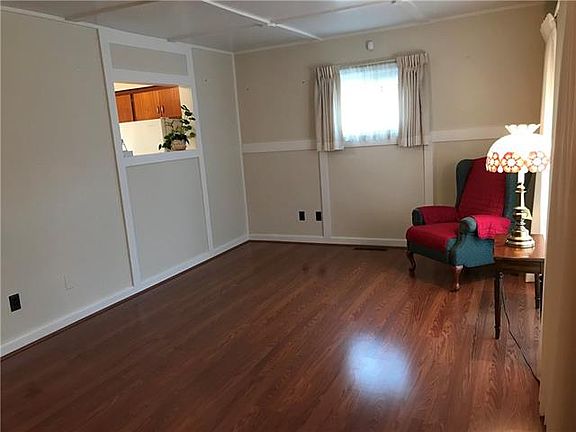 5th image of 35861 Hazelwood St