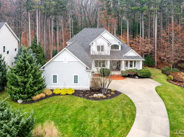 14631 Hunters Trl, Holland, MI 49424