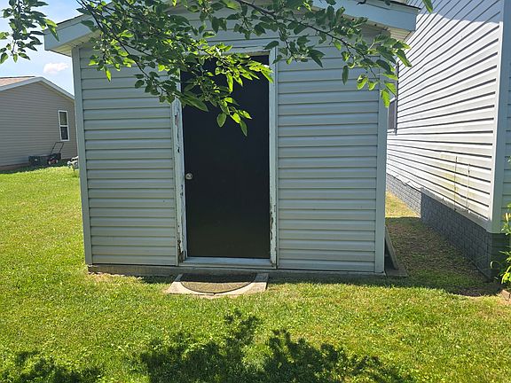 4th image of 3913 Benjamin Way