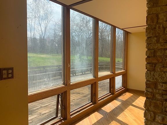 3rd image of 33W231 Brewster Creek Cir