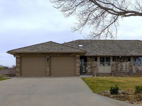 4905 Parklane Dr, Kearney, NE 68847