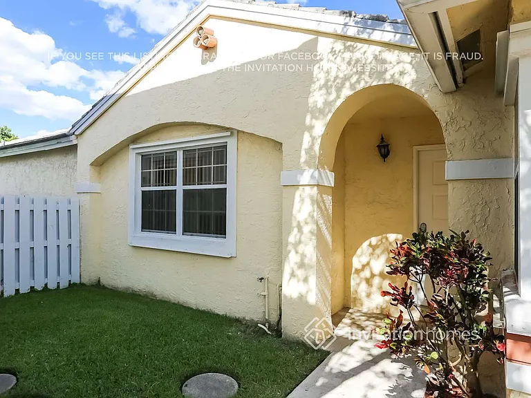 9913 NW 9th Ct — Photo 2
