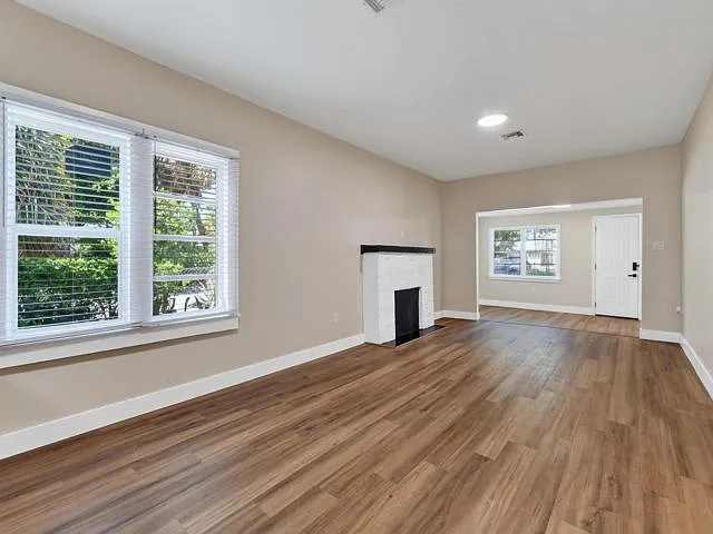 3 bed, 2.0 bath, $2,895 — Photo 3