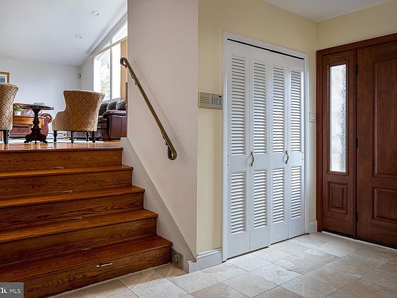 3rd image of 1026 Stanford Dr