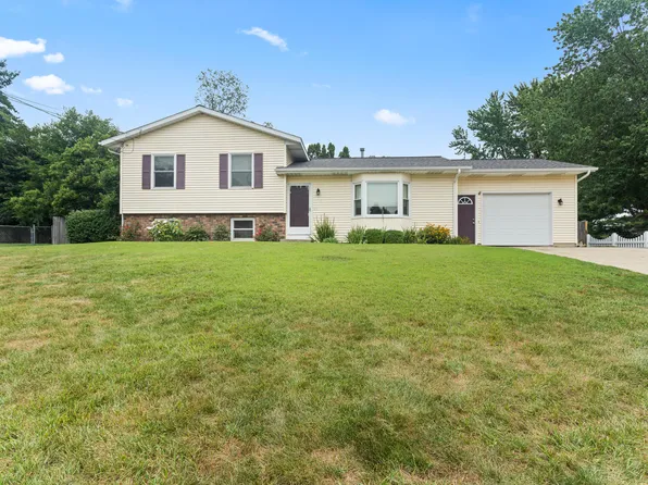 508 Arthur Ct, Middleville, MI 49333