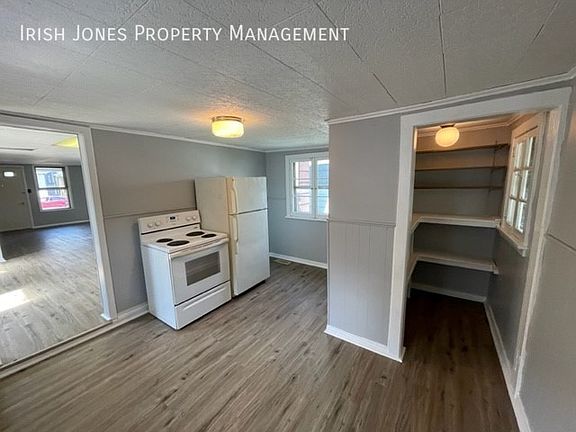 4th image of 379 Falconer St #2