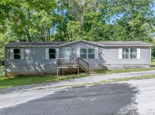 913 Doak St, Livingston, TN 38570