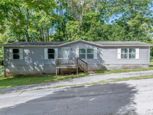 913 Doak St, Livingston, TN 38570