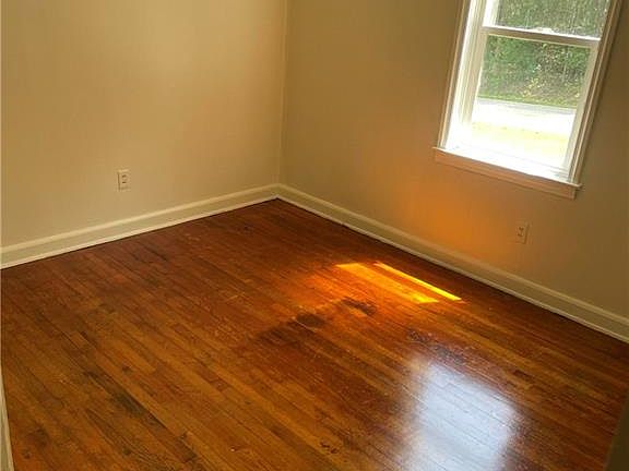 5th image of 2715 Central Ave