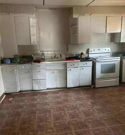 3rd image of 625-627 Laurel Blvd