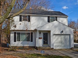 909 Wagar Rd, Rocky River, OH 44116