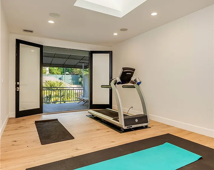 4550 Encino Ave — Photo 17