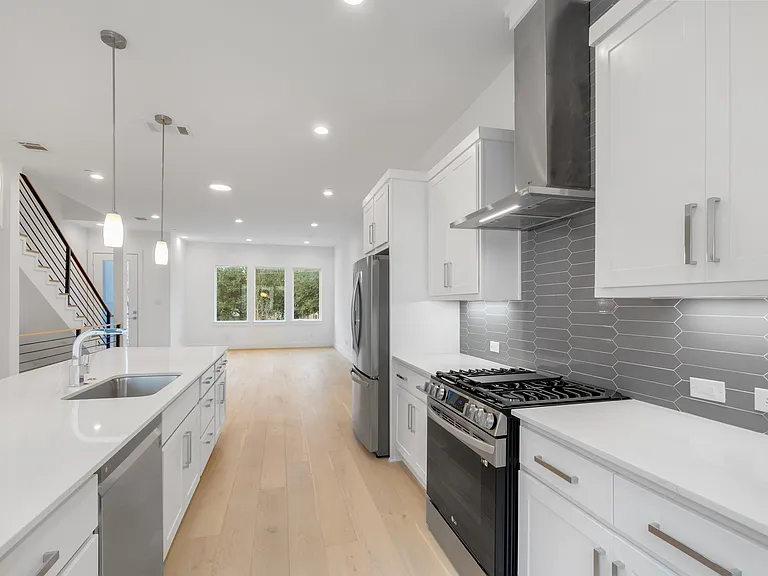 3915 N Hall St #103 — Photo 6