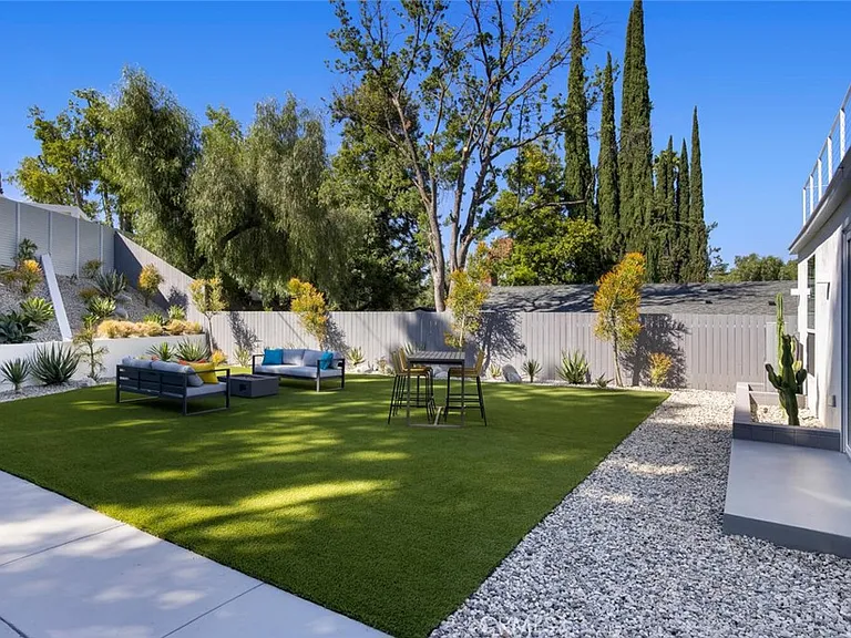 4731 Topanga Canyon Blvd — Photo 33