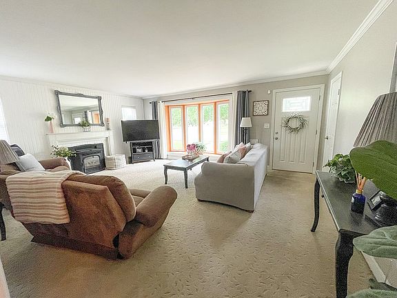 4th image of 1160 Highland Ave
