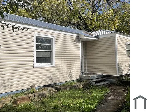 3 bed, 1057 sqft, $1,100 — Photo 3