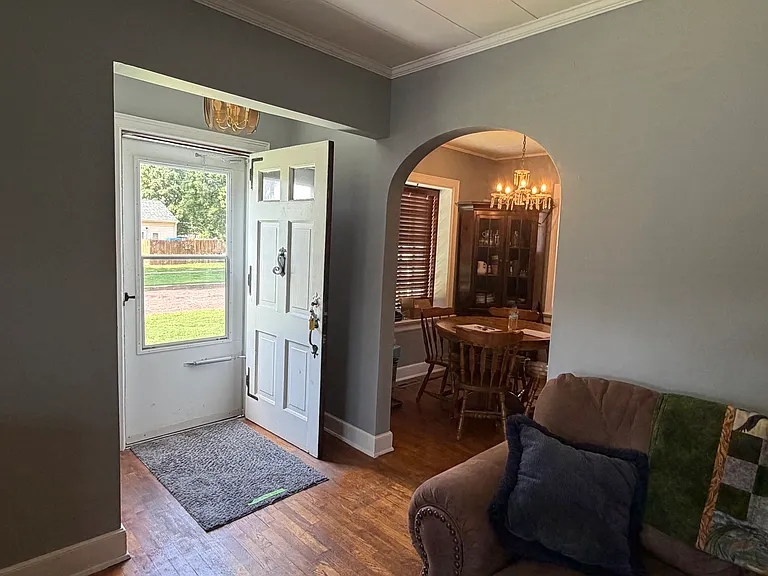 321 W Seitz St — Photo 4