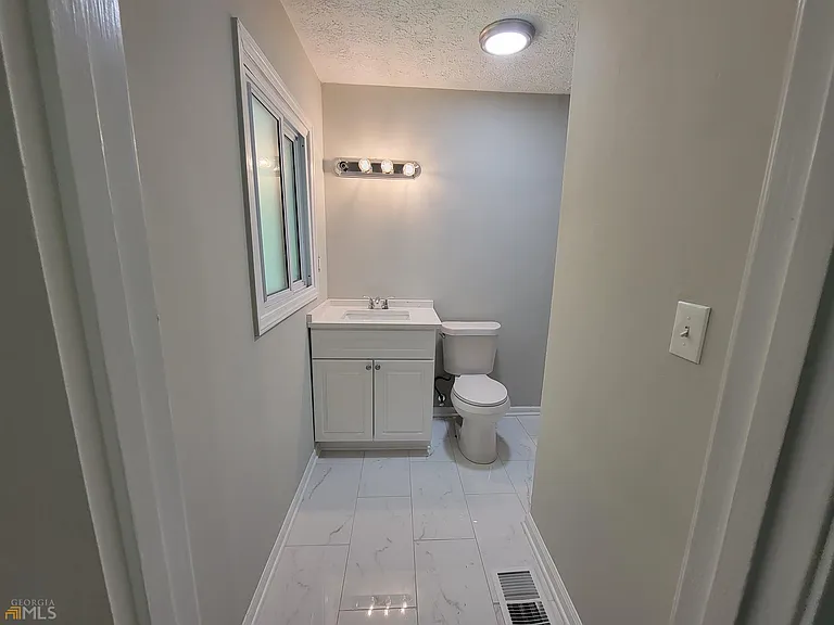 6628 Stark Ct — Photo 7
